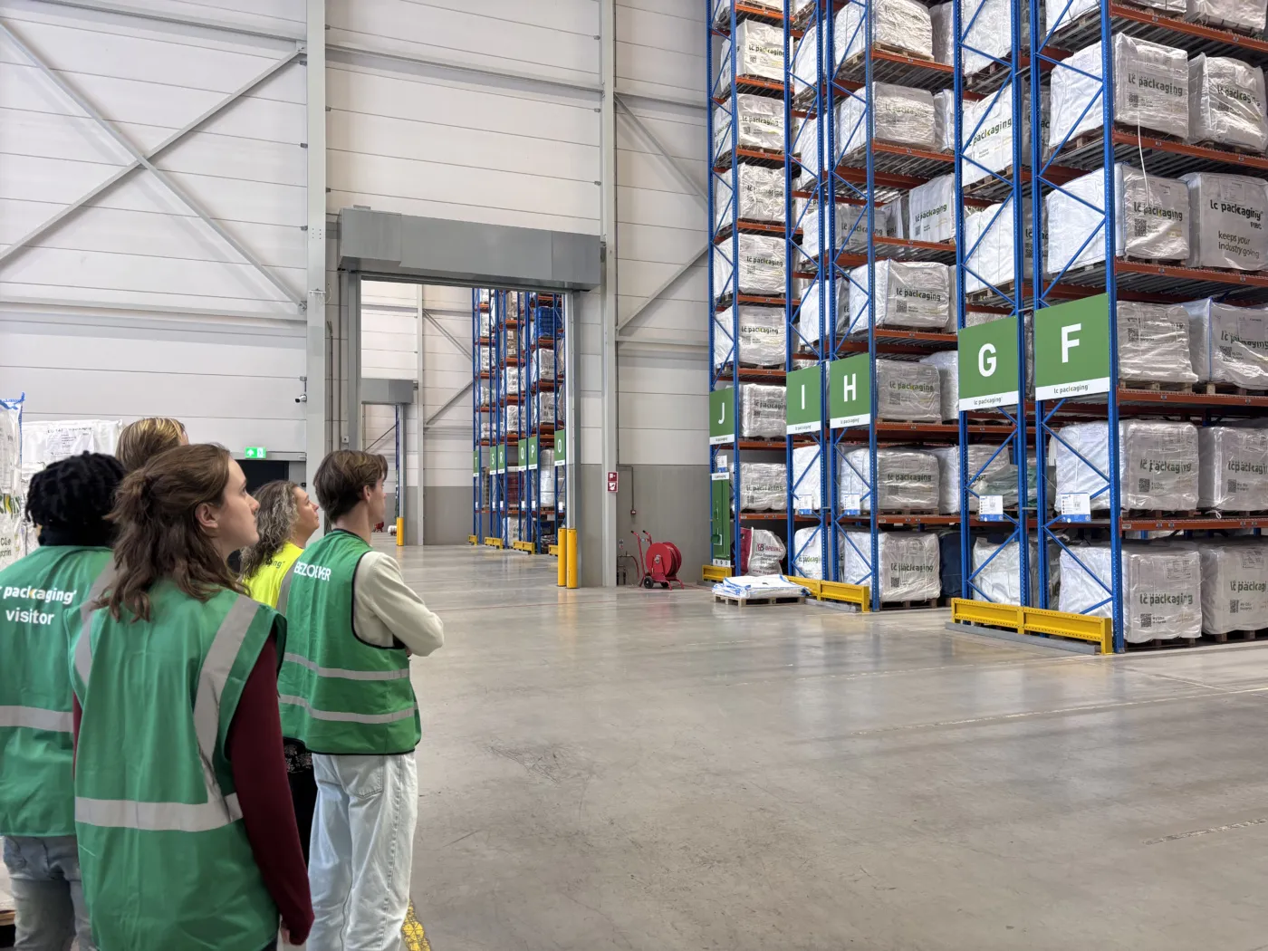 bezoekers in opslag LC Packaging waddinxveen